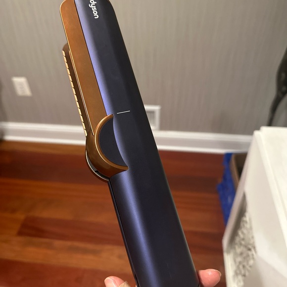 Dyson Prussian Blue and Rich Copper Hair Straightener Airstrait - Picture 5 of 5